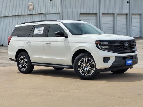 New 2026 Ford Expedition Active image 2