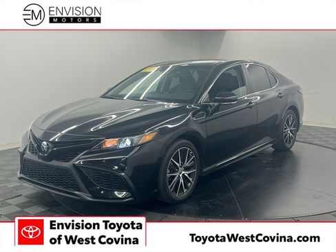Used 2024 Toyota Camry SE FWD image 1