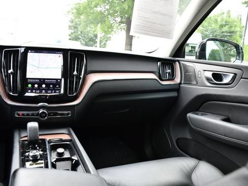 Certified 2024 Volvo XC60 T8 Plus w/ Protection Package Premier AWD/4WD image 20