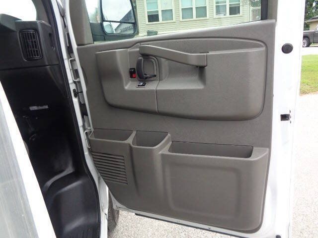 Used 2021 Chevrolet Express 3500 w/ Power Convenience Package RWD image 24