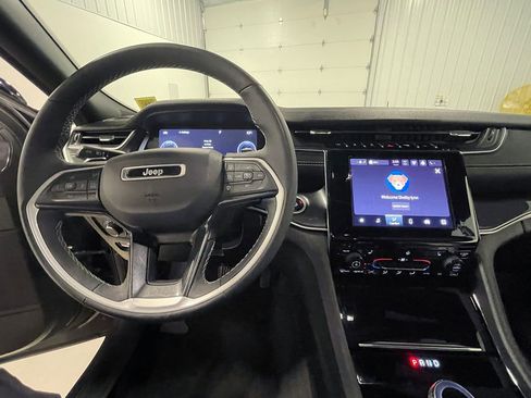 Used 2023 Jeep Grand Cherokee L Laredo AWD/4WD image 40