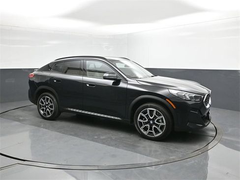 Certified 2025 BMW X2 xDrive28i w/ Premium Package image 17