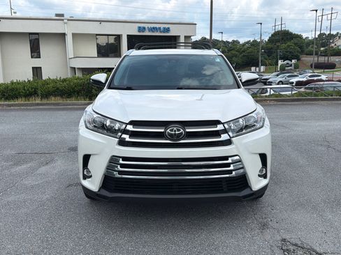 Used 2019 Toyota Highlander Limited AWD/4WD image 4