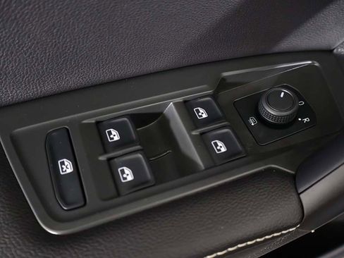 Used 2024 Volkswagen Tiguan S image 36