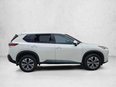 Certified 2021 Nissan Rogue SV FWD image 3