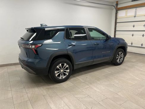 Used 2025 Chevrolet Equinox LT image 3