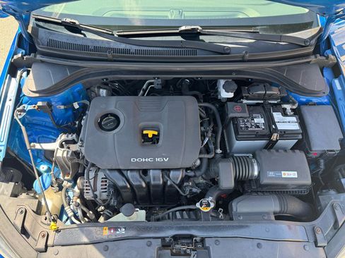 Used 2017 Hyundai Elantra SE image 32