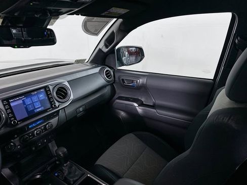 Certified 2022 Toyota Tacoma TRD Off-Road image 22