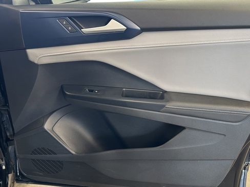 Used 2024 Volkswagen Taos SE image 18