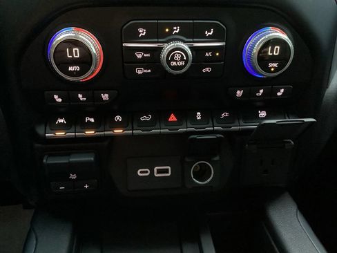 Used 2019 GMC Sierra 1500 SLT w/ SLT Premium Plus Package AWD/4WD image 19