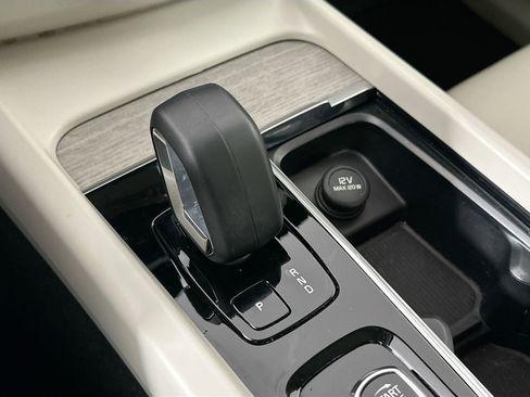 Certified 2023 Volvo XC60 B5 Plus w/ Protection Package Premier image 18