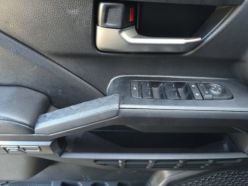 Used 2025 Toyota Tacoma TRD Off-Road AWD/4WD image 10