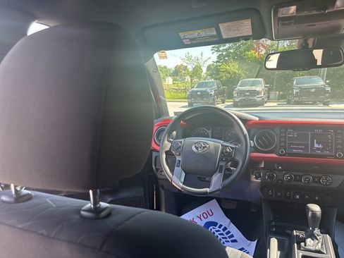 Used 2020 Toyota Tacoma TRD Sport w/ Technology Package AWD/4WD image 39