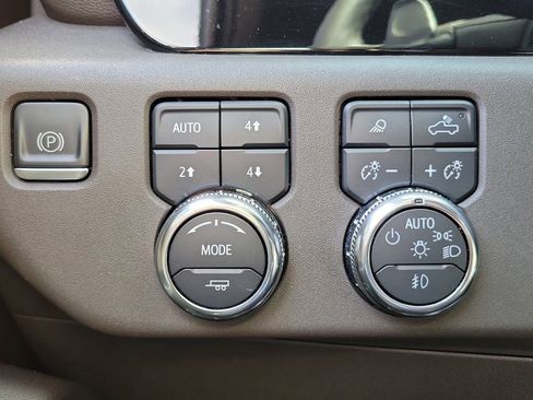 Used 2023 GMC Sierra 1500 SLT w/ SLT Premium Plus Package AWD/4WD image 26