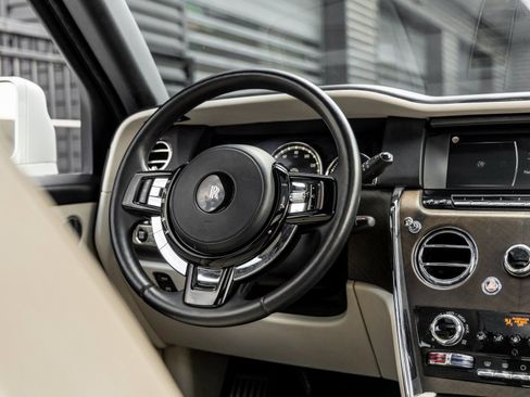 Used 2019 Rolls-Royce Cullinan image 47