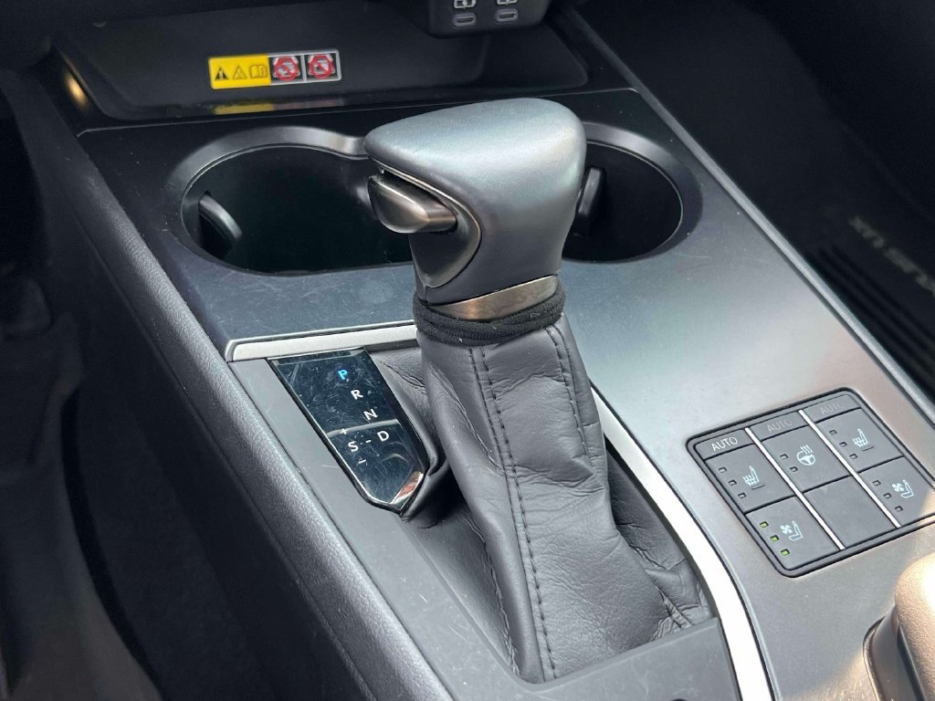 Used 2024 Lexus UX 250h F Sport AWD/4WD image 32
