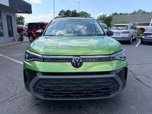 Used 2025 Volkswagen Taos SE AWD/4WD image 3