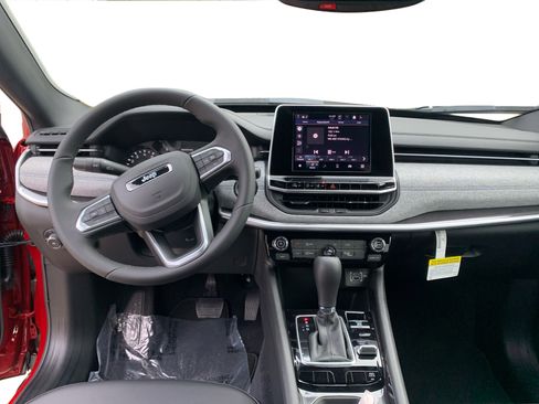 New 2026 Jeep Compass Latitude image 18