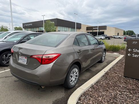 Used 2019 Toyota Corolla LE image 4