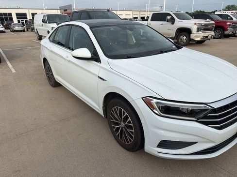 Used 2019 Volkswagen Jetta SEL image 4