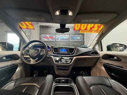 Used 2020 Chrysler Voyager Lxi image 8