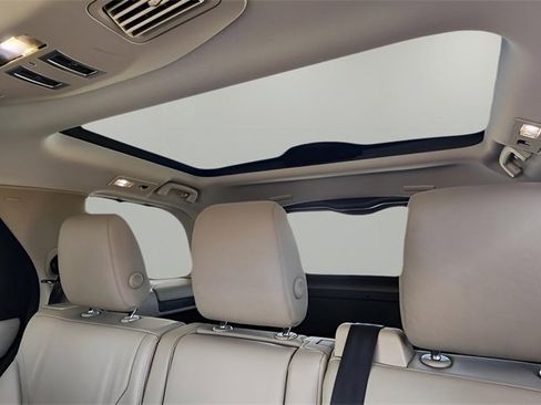 Used 2020 Land Rover Discovery Landmark image 23