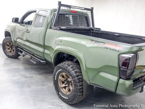 Used 2022 Toyota Tacoma TRD Sport w/ Black Out Package (TMS) AWD/4WD image 10