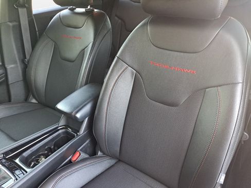Used 2025 Jeep Compass Trailhawk AWD/4WD image 14