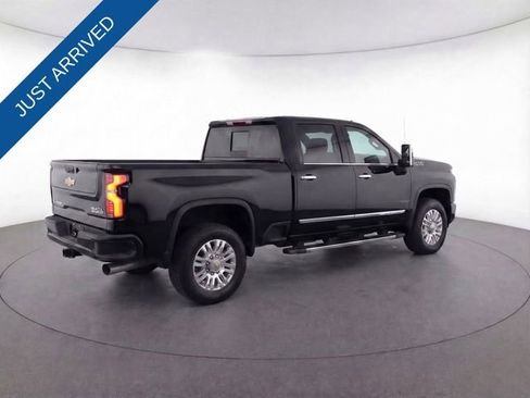 Used 2024 Chevrolet Silverado 2500 High Country w/ High Country Premium Package image 13