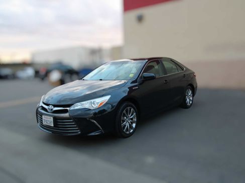 Used 2016 Toyota Camry XLE image 4