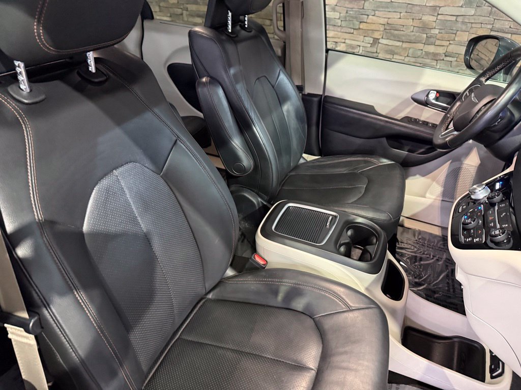 Used 2020 Chrysler Pacifica Touring-L Plus FWD image 3