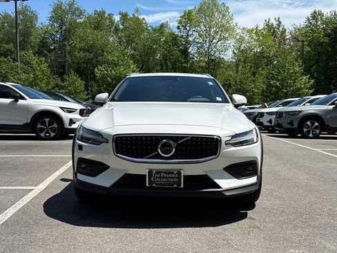 Used 2025 Volvo V60 B5 Cross Country Plus AWD/4WD image 16