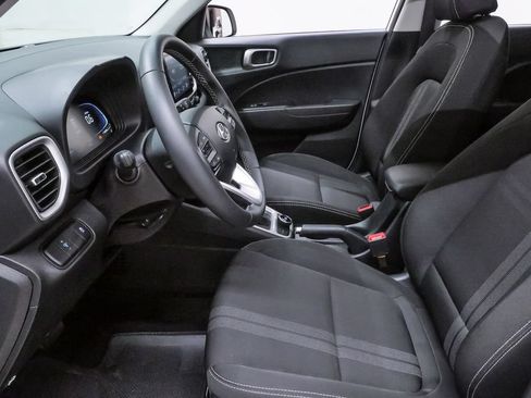 Certified 2024 Hyundai Venue SEL FWD image 9