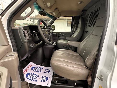 Used 2018 Chevrolet Express 2500 Extended RWD image 8