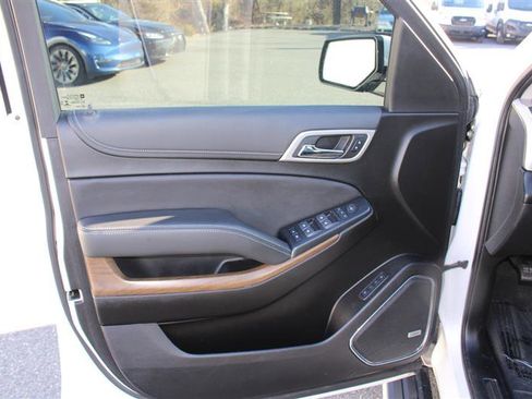 Used 2020 GMC Yukon XL Denali w/ Denali Premium Package image 12