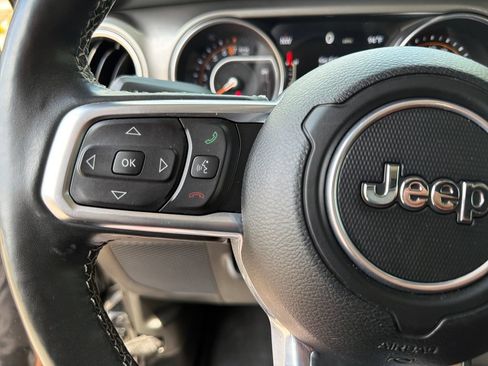 Used 2022 Jeep Wrangler Unlimited Sahara w/ Cold Weather Group AWD/4WD image 19