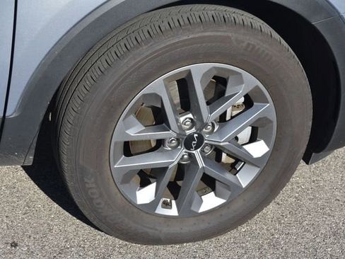 Used 2024 Kia Telluride LX AWD/4WD image 11
