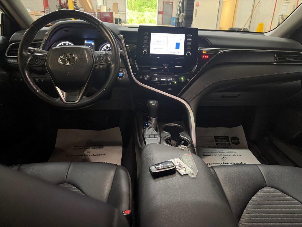 Used 2024 Toyota Camry SE w/ Cold Weather Package FWD image 16
