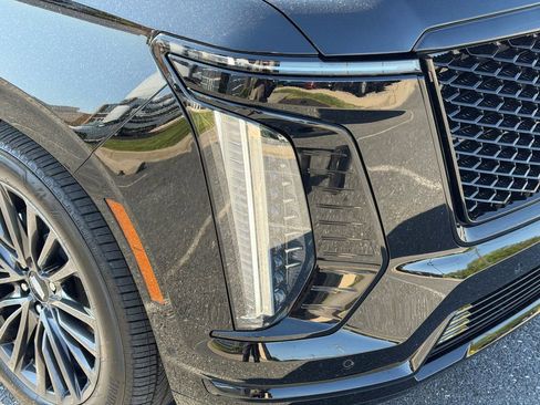 Used 2025 Cadillac Escalade Sport Platinum AWD/4WD image 12