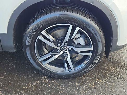 Used 2024 Volvo XC40 B5 Core image 27