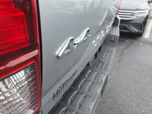 Used 2022 Toyota Tacoma SR image 9