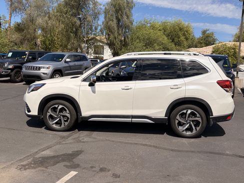 Used 2024 Subaru Forester Touring AWD/4WD image 2