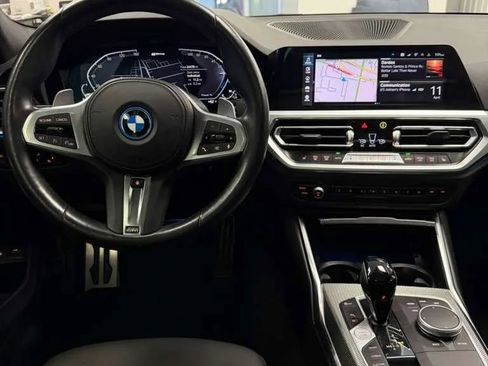 Used 2022 BMW 330e w/ M Sport Package RWD image 11