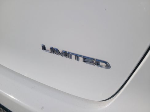 Used 2020 Chrysler Pacifica Limited FWD image 10