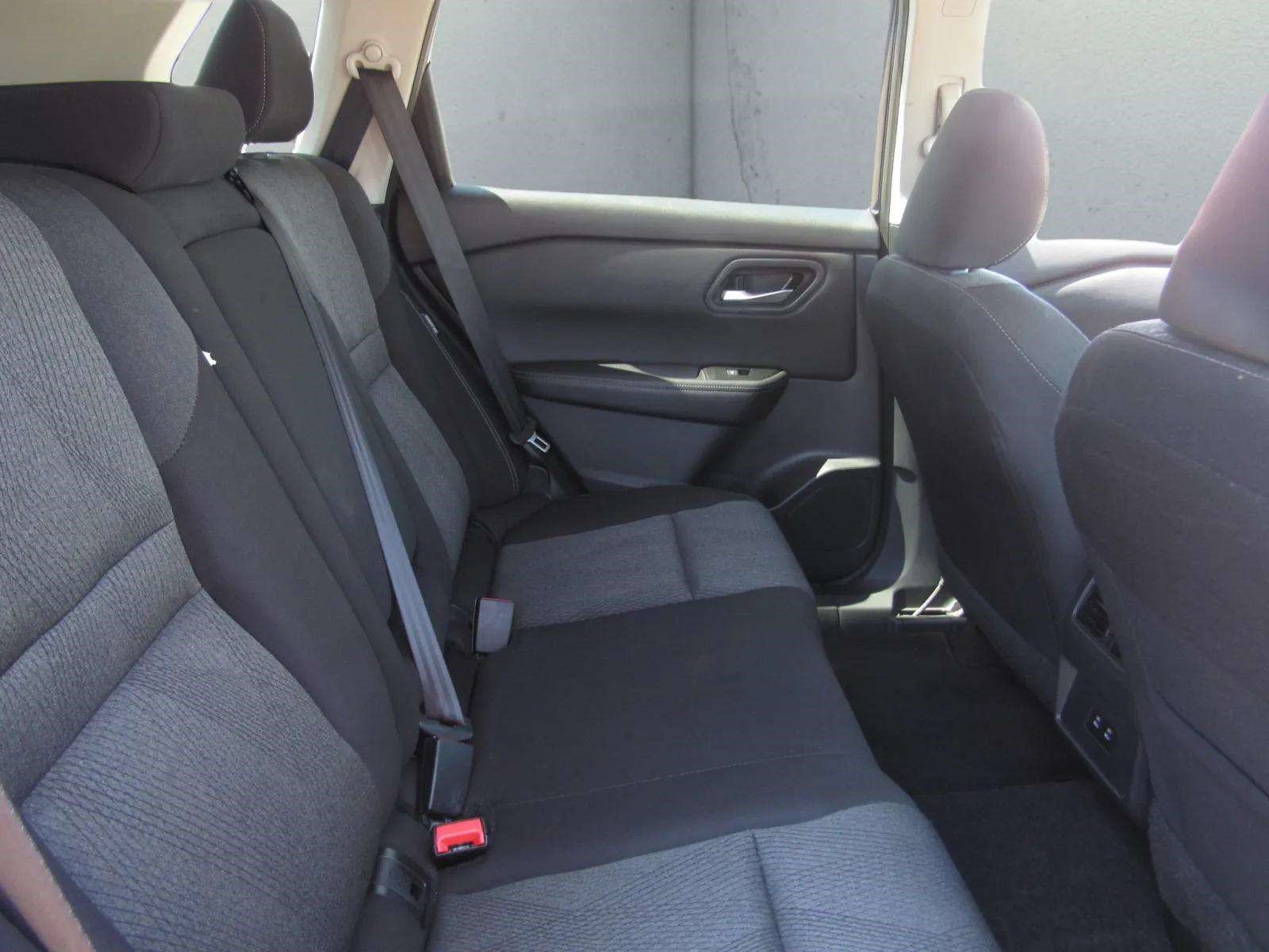 Used 2025 Nissan Rogue SV FWD image 11