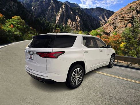 Used 2023 Chevrolet Traverse High Country image 5