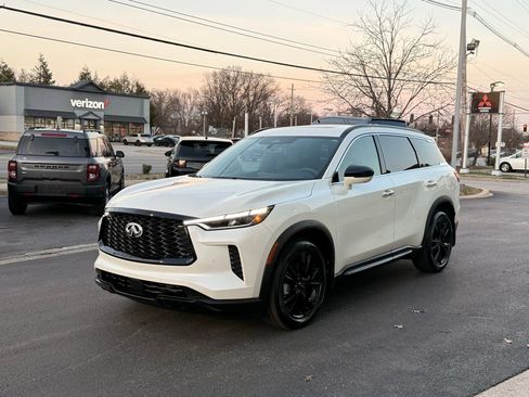Used 2025 INFINITI QX60 Luxe w/ Black Edition image 2