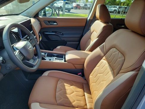 New 2026 Nissan Pathfinder Platinum FWD image 8