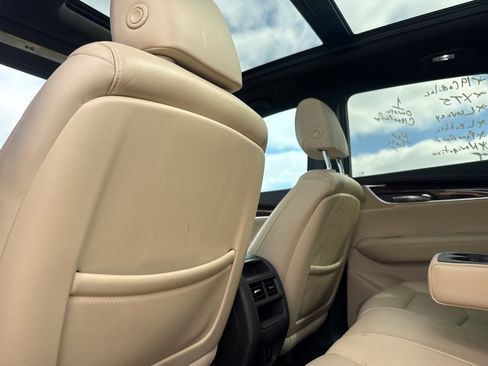 Used 2019 Cadillac XT5 Luxury w/ LPO, Radiant Package image 38