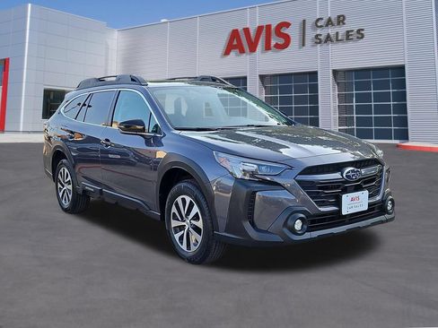 Used 2025 Subaru Outback Premium AWD/4WD image 3